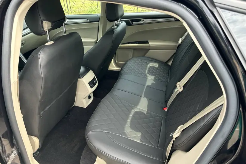 Ford Fusion Hybrid 