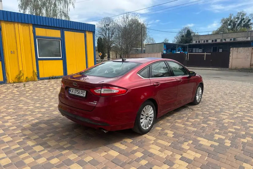 Ford Fusion Hybrid 