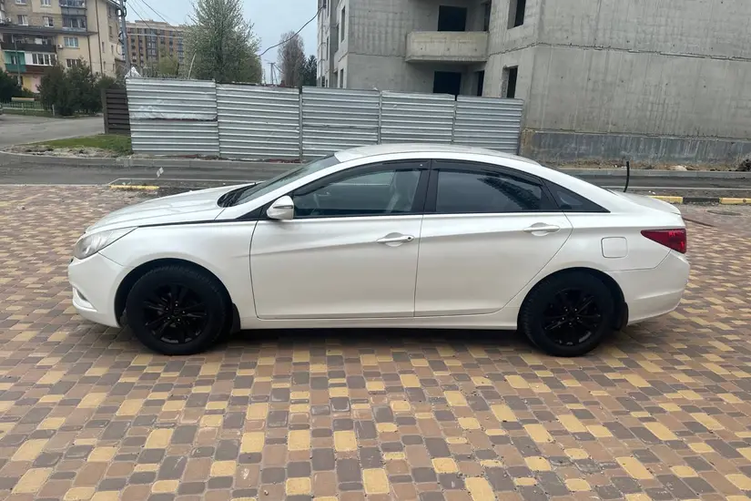 Hyundai Sonata  YF
