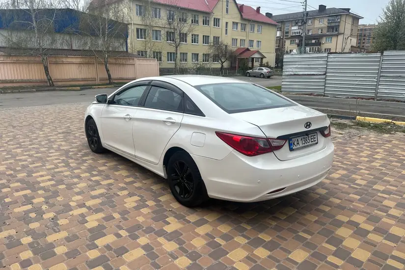 Hyundai Sonata  YF