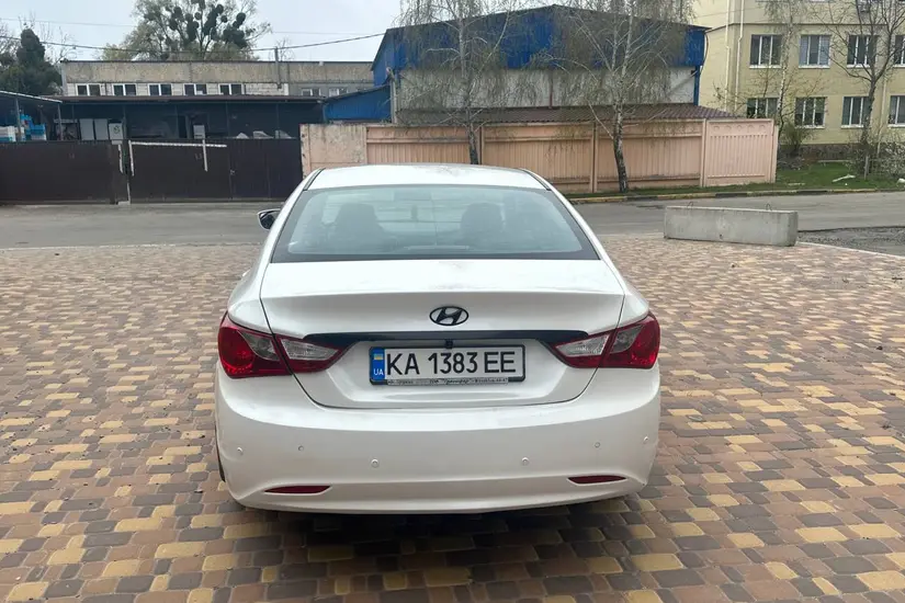 Hyundai Sonata  YF
