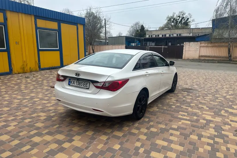 Hyundai Sonata  YF