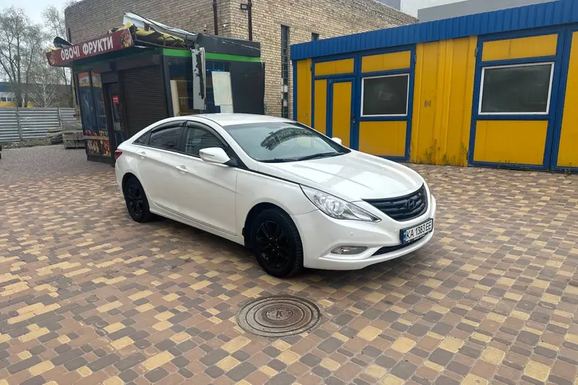 Hyundai Sonata  YF