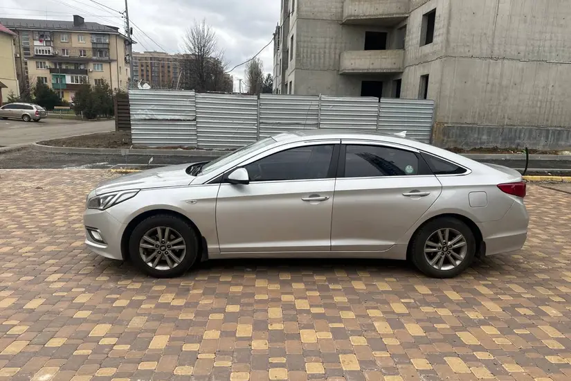 Hyundai Sonata  YF