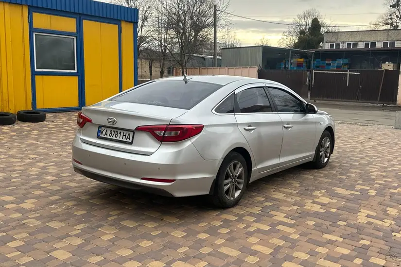 Hyundai Sonata  YF