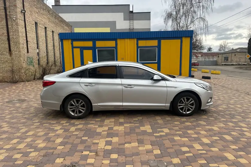 Hyundai Sonata  YF