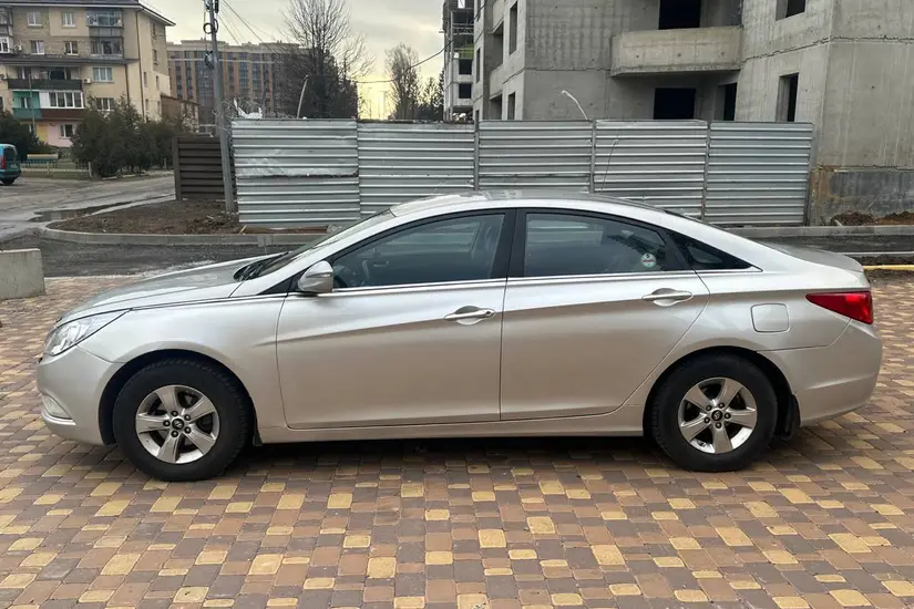 Hyundai Sonata  YF