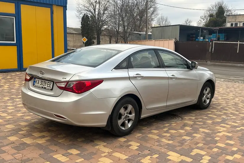 Hyundai Sonata  YF