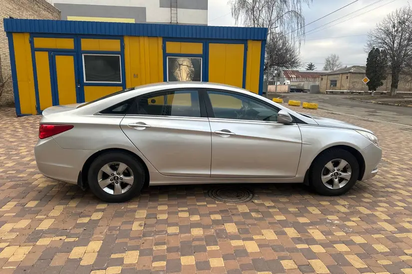 Hyundai Sonata  YF