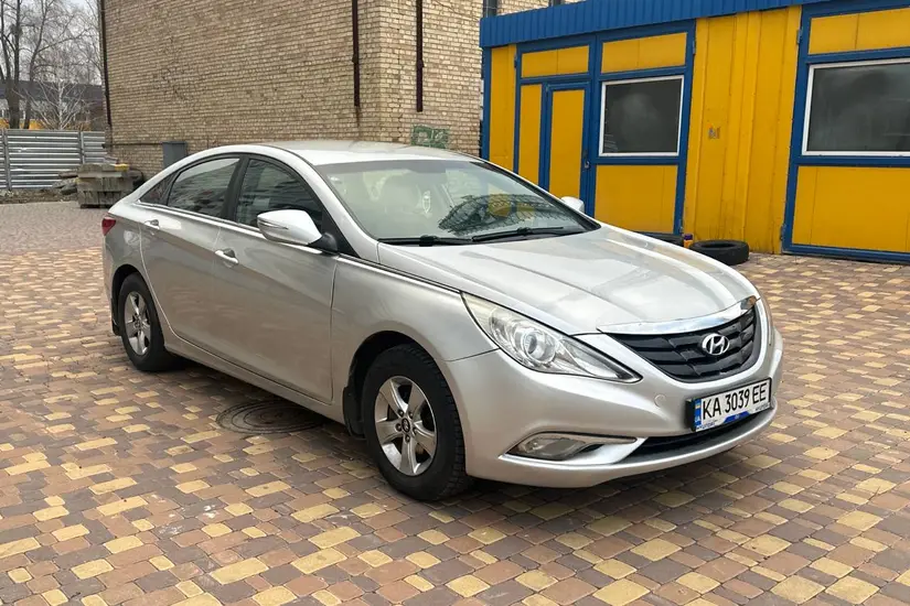 Hyundai Sonata  YF