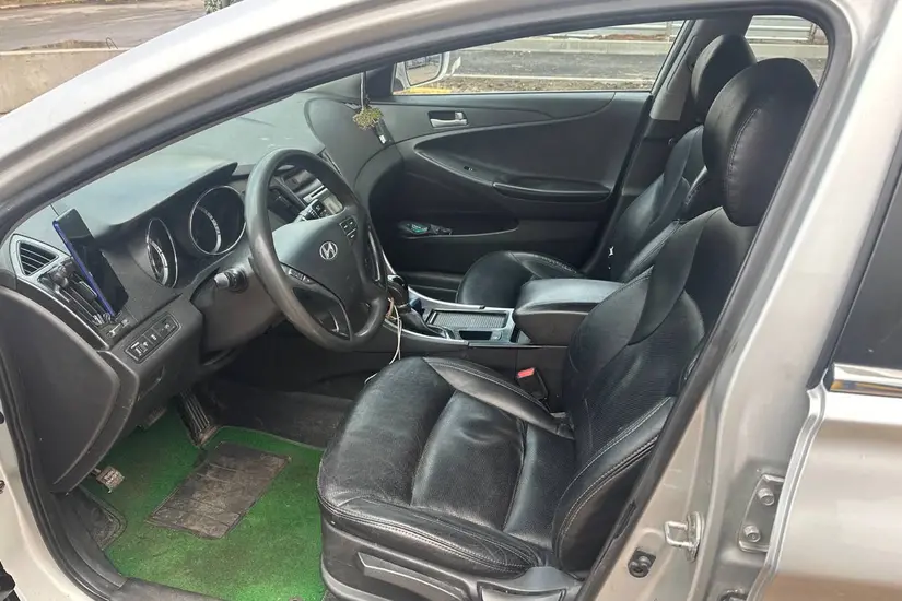 Hyundai Sonata  YF