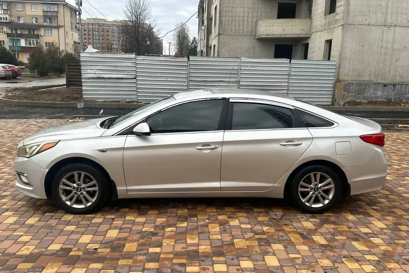 Hyundai Sonata  YF