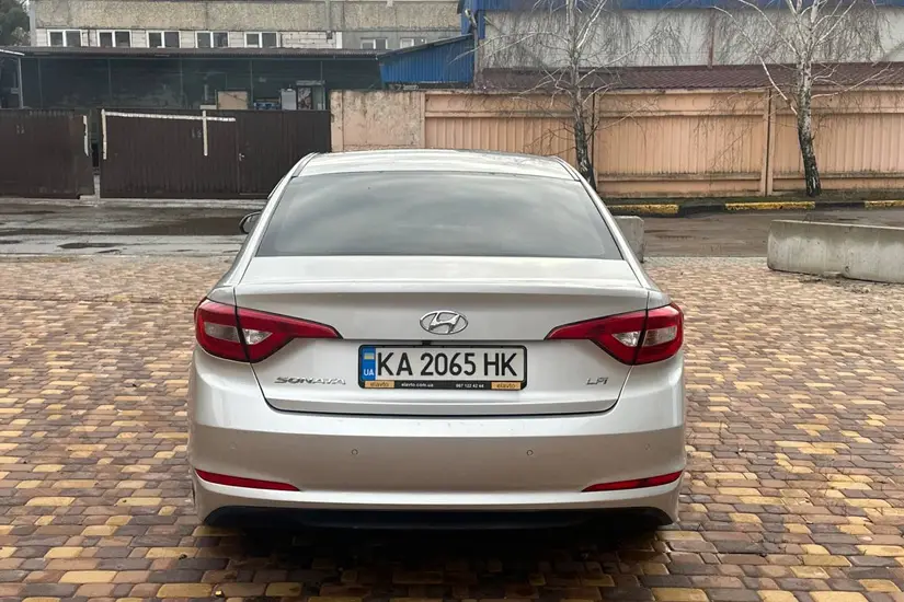 Hyundai Sonata  YF