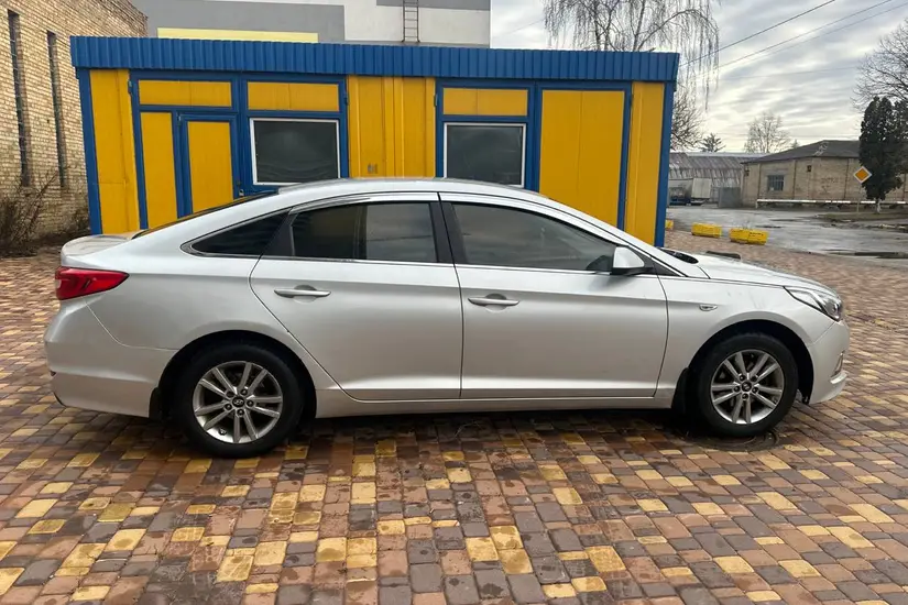 Hyundai Sonata  YF