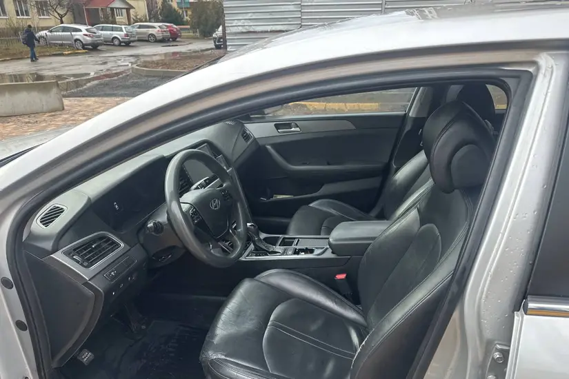 Hyundai Sonata  YF